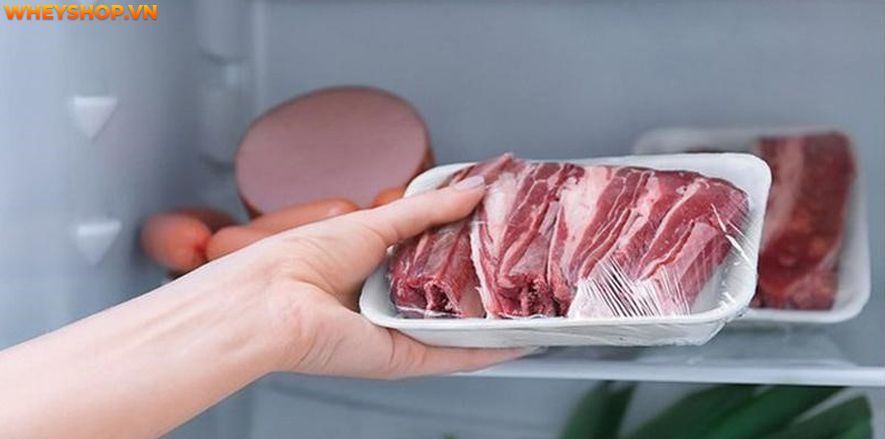 Thịt lợn là một trong những nguồn giàu protein và được sử dụng rộng rãi ở nhiều quốc gia. Vậy 100 g thịt lợn nạc bao nhiêu calo ? Hãy cùng WheyShop tìm hiểu...
