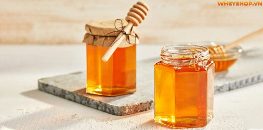 Nếu bạn đang băn khoăn 1 muỗng mật ong bao nhiêu calo và cách sử dụng mật ong hiệu quả thì hãy cùng WheyShop tham khảo bài viết...